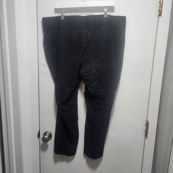 EUC One One Woman Size 2x Pants, Velvet Embossed Design - Picture 2 of 3